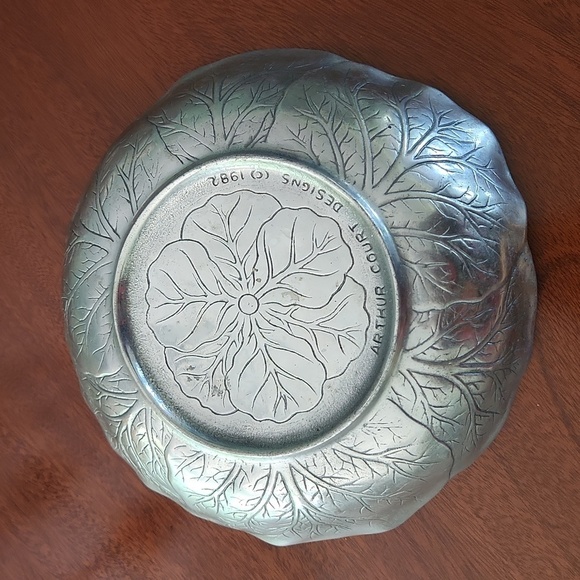 Arthur Court cabbage leaf serving bowl. Good vintage condition. RARE 1982 - Picture 3 of 3